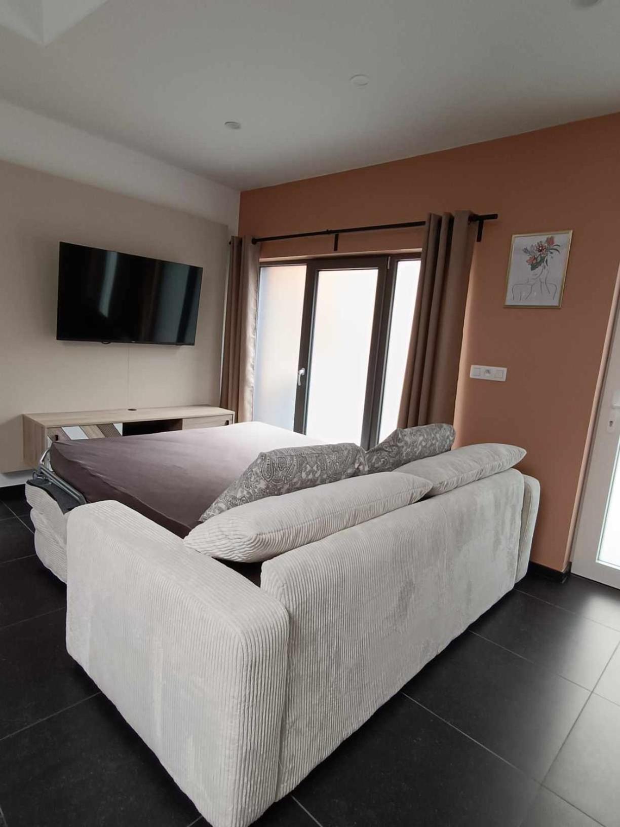 Le Studio La Louviere Luaran gambar